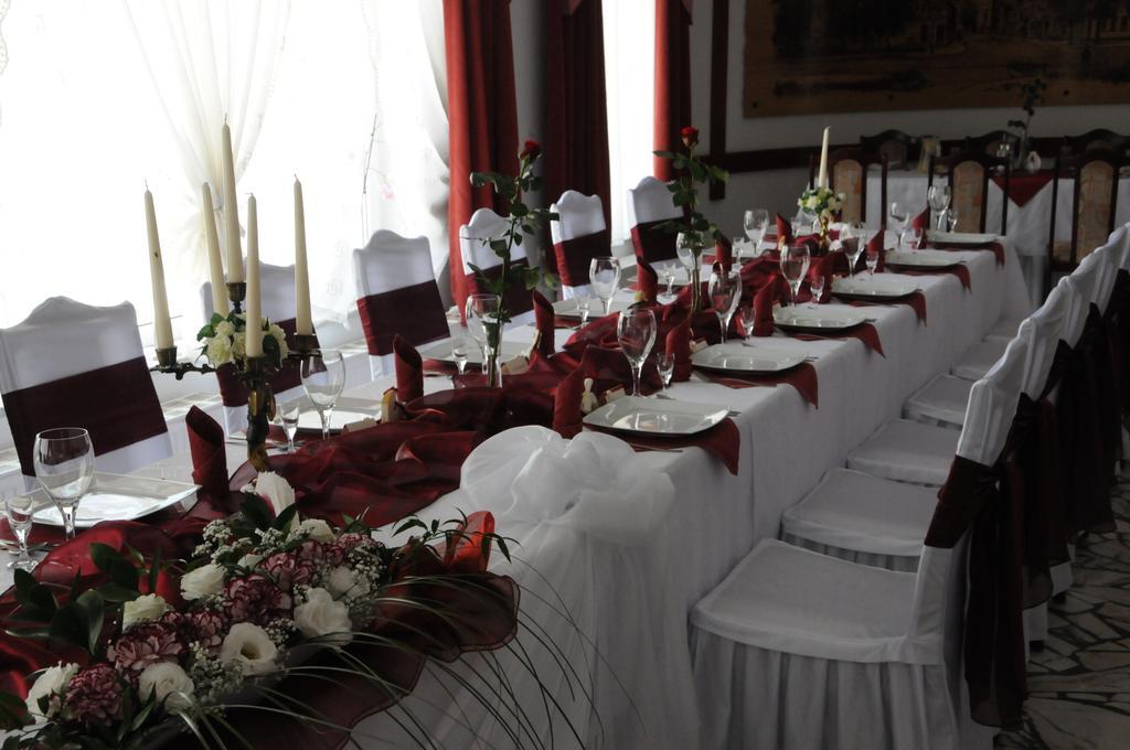 Hotel Restauracja Kaukaska Jadwiga Choroszy Wolsztyn Exteriér fotografie